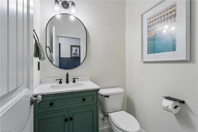 1423 Waltham LN, Newport News, VA 23608