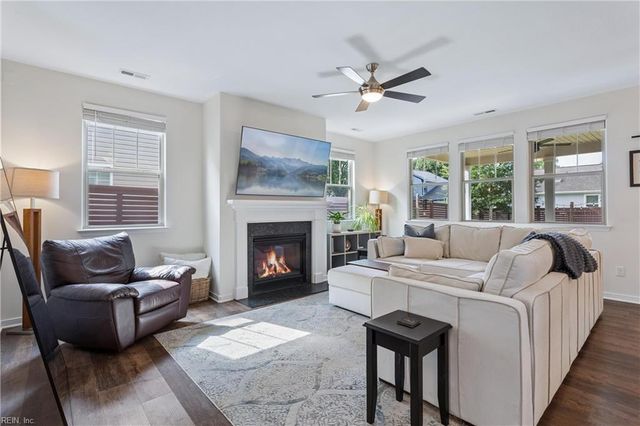 1423 Waltham LN, Newport News, VA 23608