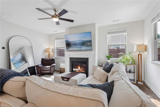 1423 Waltham LN, Newport News, VA 23608