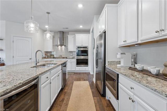 1423 Waltham LN, Newport News, VA 23608