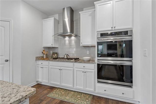 1423 Waltham LN, Newport News, VA 23608