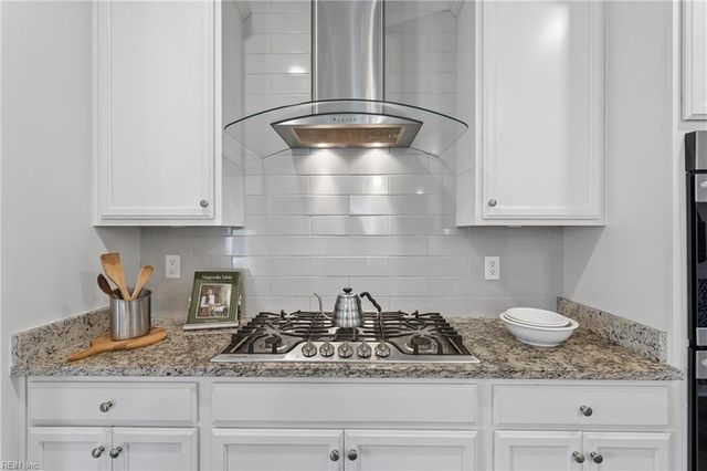1423 Waltham LN, Newport News, VA 23608