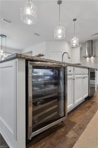 1423 Waltham LN, Newport News, VA 23608