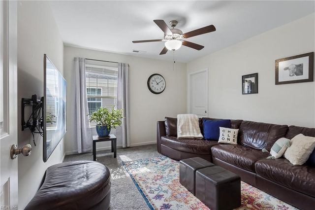 1423 Waltham LN, Newport News, VA 23608