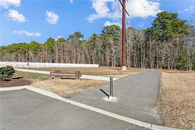 1423 Waltham LN, Newport News, VA 23608
