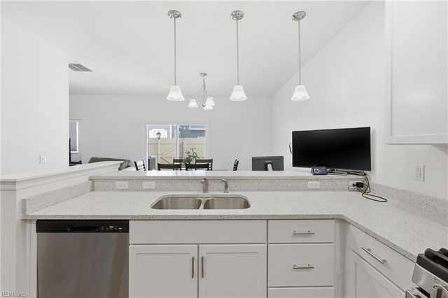 5112 Cora Anne LN, Virginia Beach, VA 23455