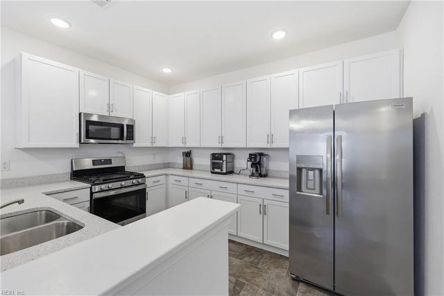 5112 Cora Anne LN, Virginia Beach, VA 23455