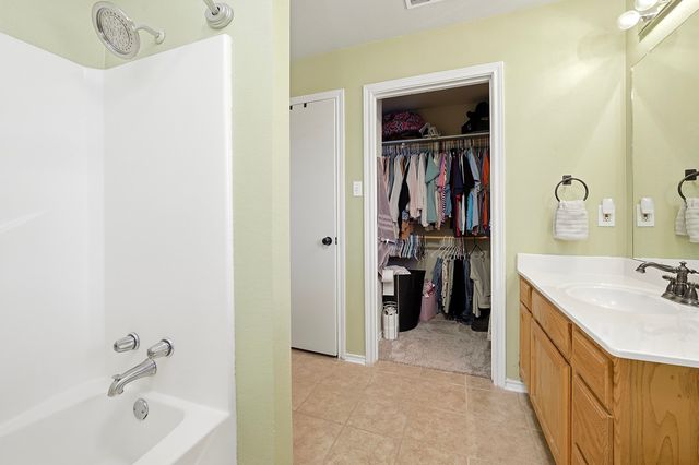 807 Lee Street, Tioga, TX 76271