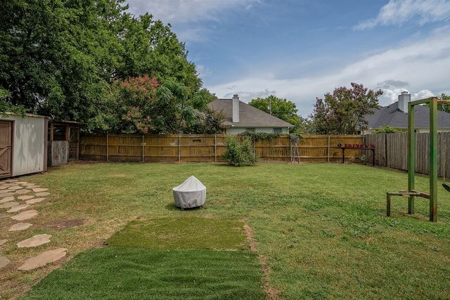 807 Lee Street, Tioga, TX 76271