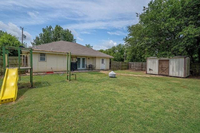 807 Lee Street, Tioga, TX 76271