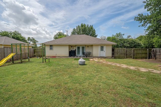807 Lee Street, Tioga, TX 76271