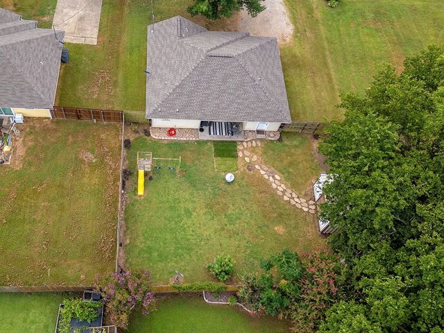 807 Lee Street, Tioga, TX 76271