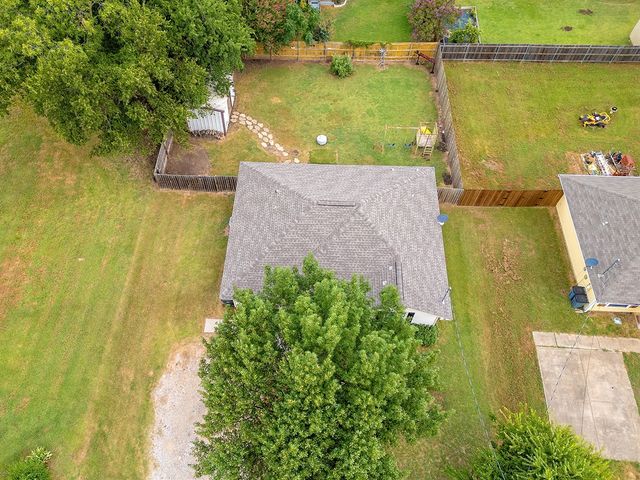807 Lee Street, Tioga, TX 76271