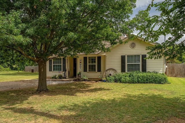 807 Lee Street, Tioga, TX 76271