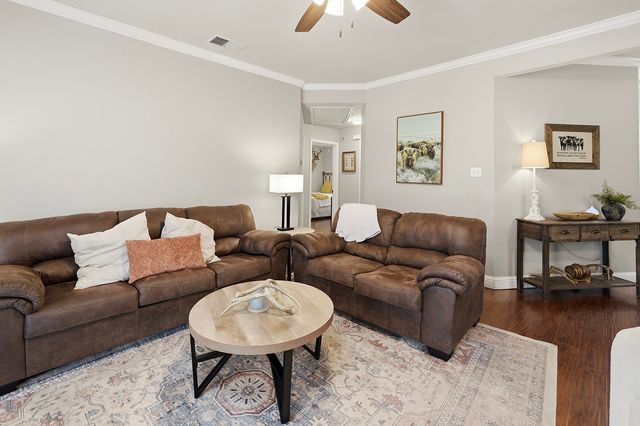 807 Lee Street, Tioga, TX 76271