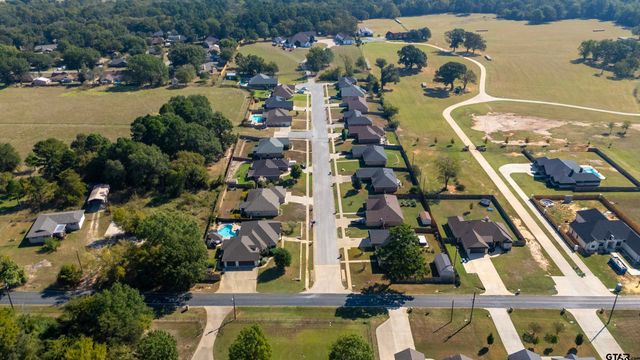 807 Jaxon Dr., Whitehouse, TX 75791