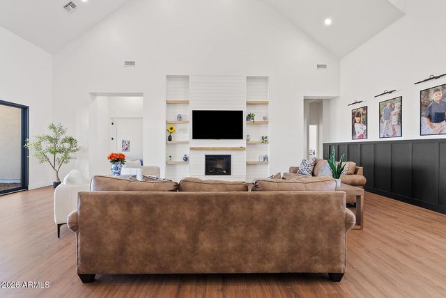774 W SILVERDALE Road, San Tan Valley, AZ 85143