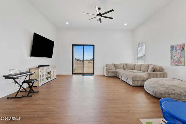 774 W SILVERDALE Road, San Tan Valley, AZ 85143