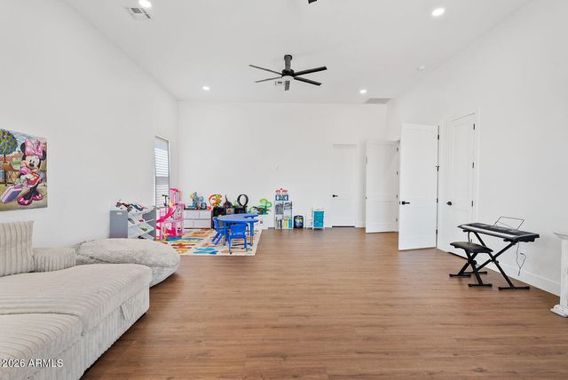 774 W SILVERDALE Road, San Tan Valley, AZ 85143