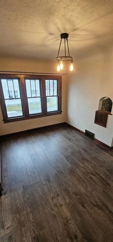 818 N VAN BUREN STREET, Green Bay, WI 54302