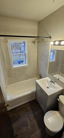 818 N VAN BUREN STREET, Green Bay, WI 54302