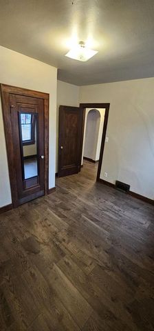 818 N VAN BUREN STREET, Green Bay, WI 54302