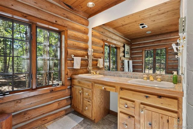 1010 Cantiberry Road, Divide, CO 80814