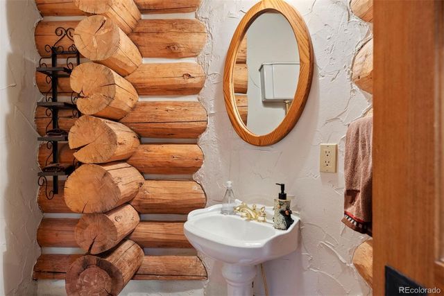 1010 Cantiberry Road, Divide, CO 80814