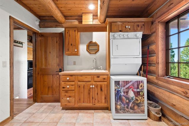 1010 Cantiberry Road, Divide, CO 80814