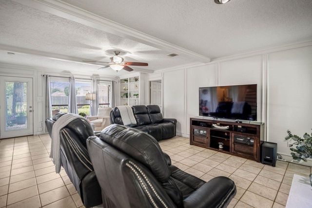 15711 Downford Drive, Tomball, TX 77377