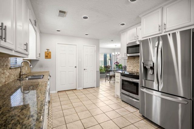15711 Downford Drive, Tomball, TX 77377