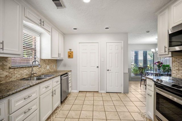 15711 Downford Drive, Tomball, TX 77377