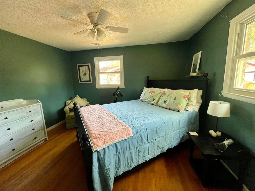 Image 10 of property listing at 16 Pratt Street, Charleston, SC 29407