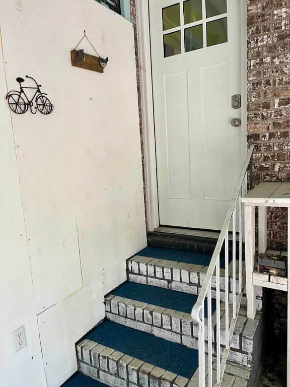 Image 14 of property listing at 16 Pratt Street, Charleston, SC 29407