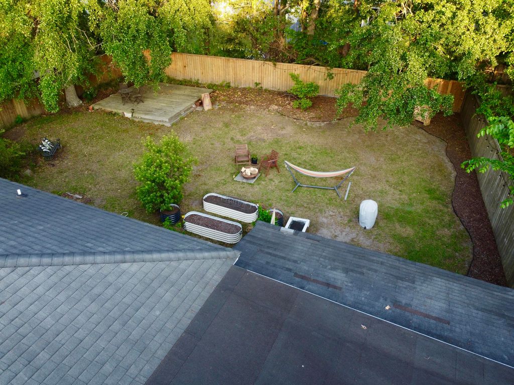 Image 17 of property listing at 16 Pratt Street, Charleston, SC 29407