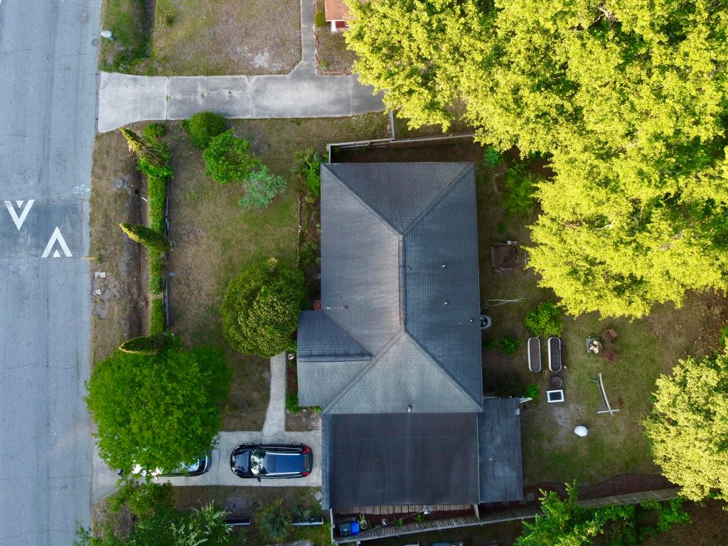 Image 19 of property listing at 16 Pratt Street, Charleston, SC 29407