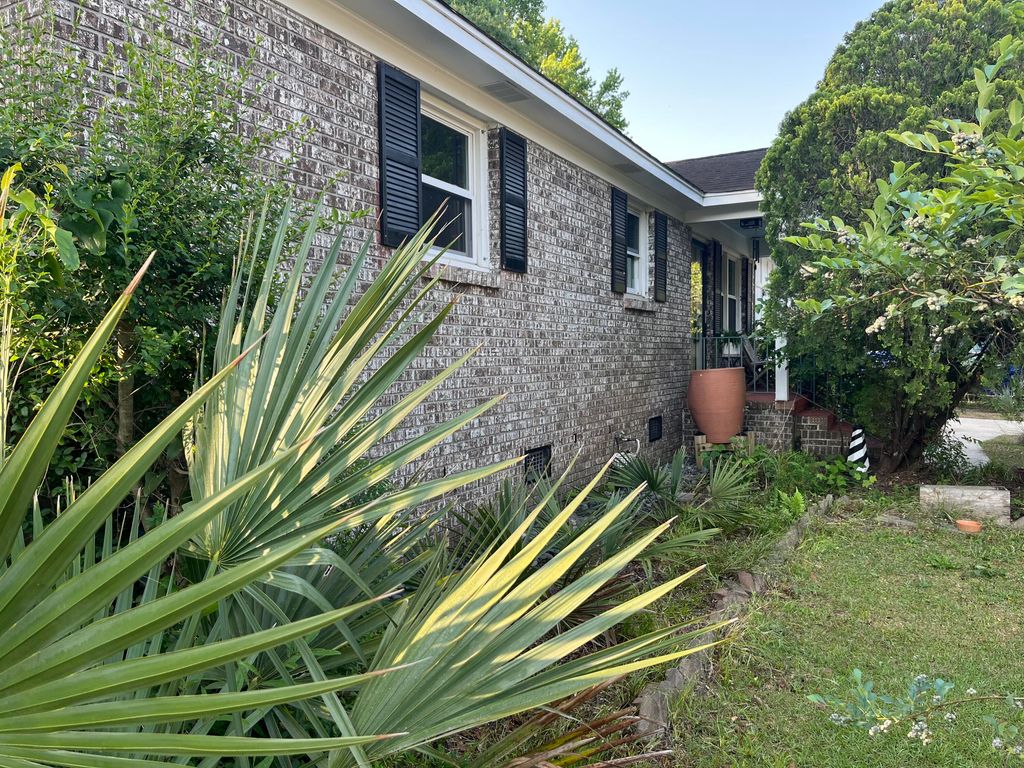 Image 20 of property listing at 16 Pratt Street, Charleston, SC 29407