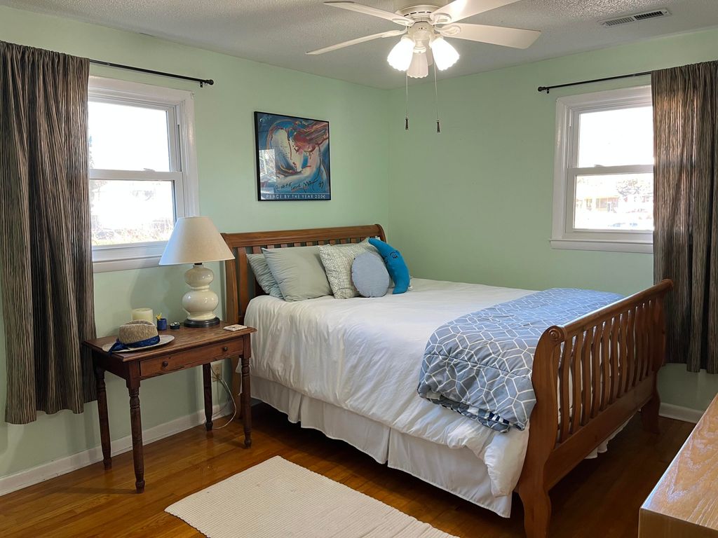 Image 9 of property listing at 16 Pratt Street, Charleston, SC 29407