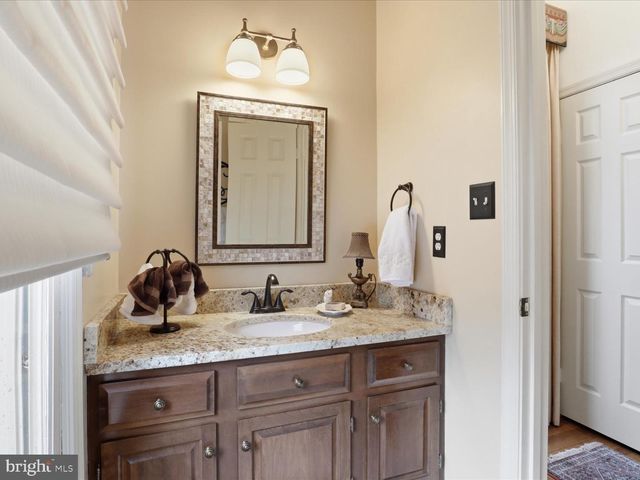 10204 ASPEN WILLOW DR, Fairfax, VA 22032