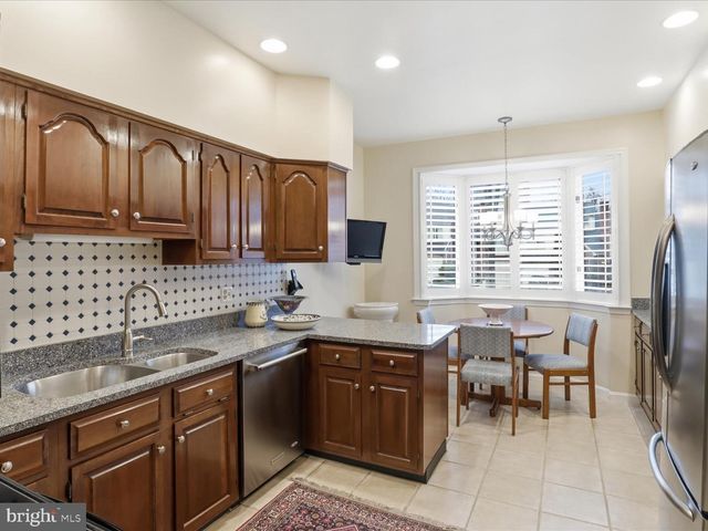 10204 ASPEN WILLOW DR, Fairfax, VA 22032