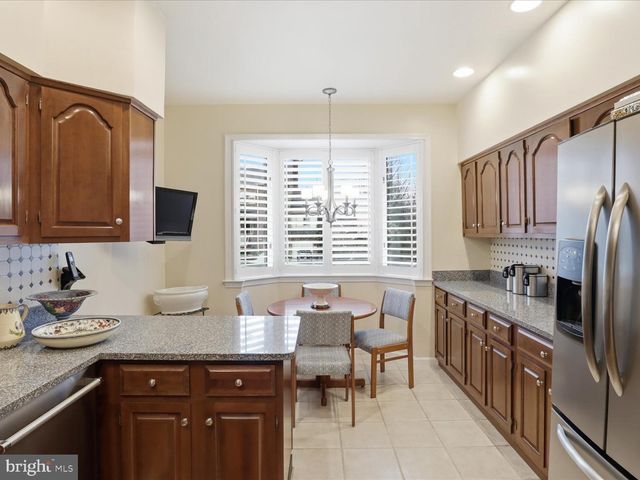 10204 ASPEN WILLOW DR, Fairfax, VA 22032