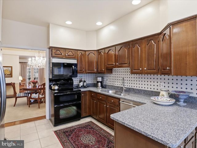 10204 ASPEN WILLOW DR, Fairfax, VA 22032