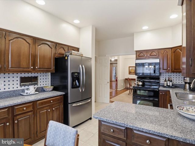 10204 ASPEN WILLOW DR, Fairfax, VA 22032