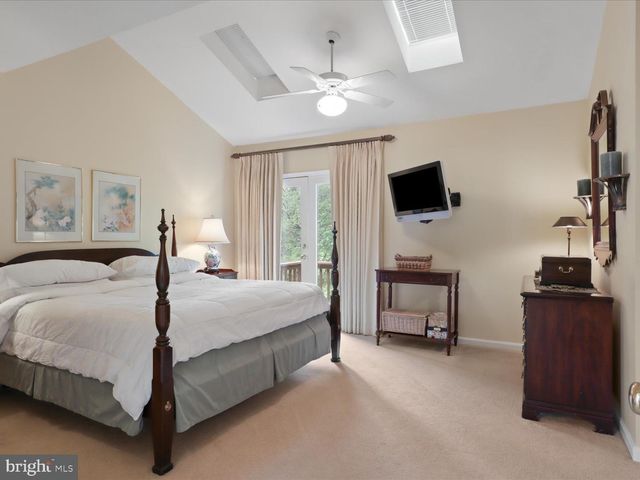 10204 ASPEN WILLOW DR, Fairfax, VA 22032