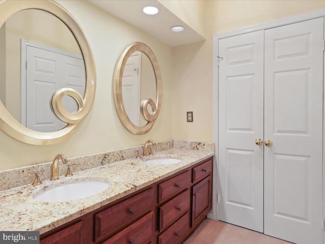 10204 ASPEN WILLOW DR, Fairfax, VA 22032