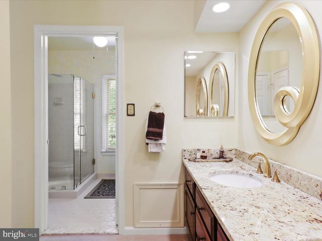 10204 ASPEN WILLOW DR, Fairfax, VA 22032