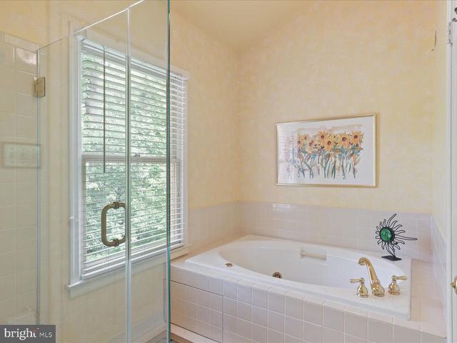 10204 ASPEN WILLOW DR, Fairfax, VA 22032