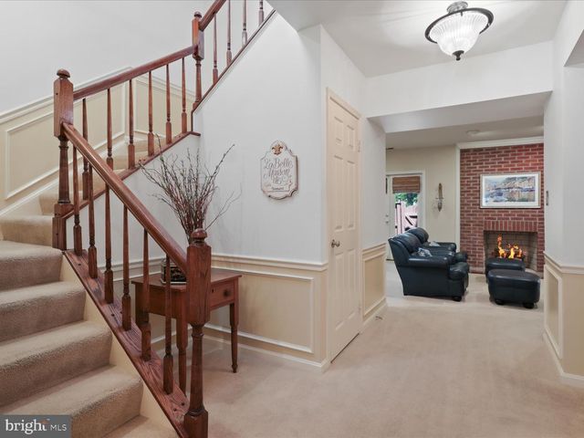 10204 ASPEN WILLOW DR, Fairfax, VA 22032
