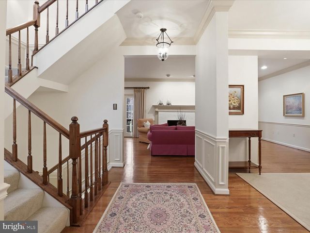 10204 ASPEN WILLOW DR, Fairfax, VA 22032