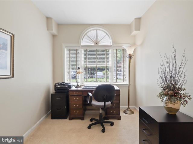 10204 ASPEN WILLOW DR, Fairfax, VA 22032